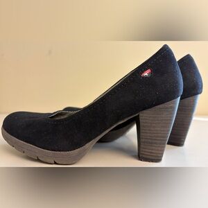 Tamaris Round Toe Block Heel Classic Black Suede Comfort Heels size 37 (6.5)